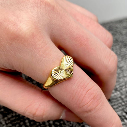 Ray Heart Ring