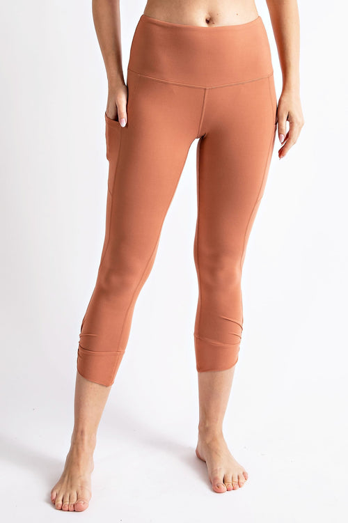Curvy Knot Capri Leggings