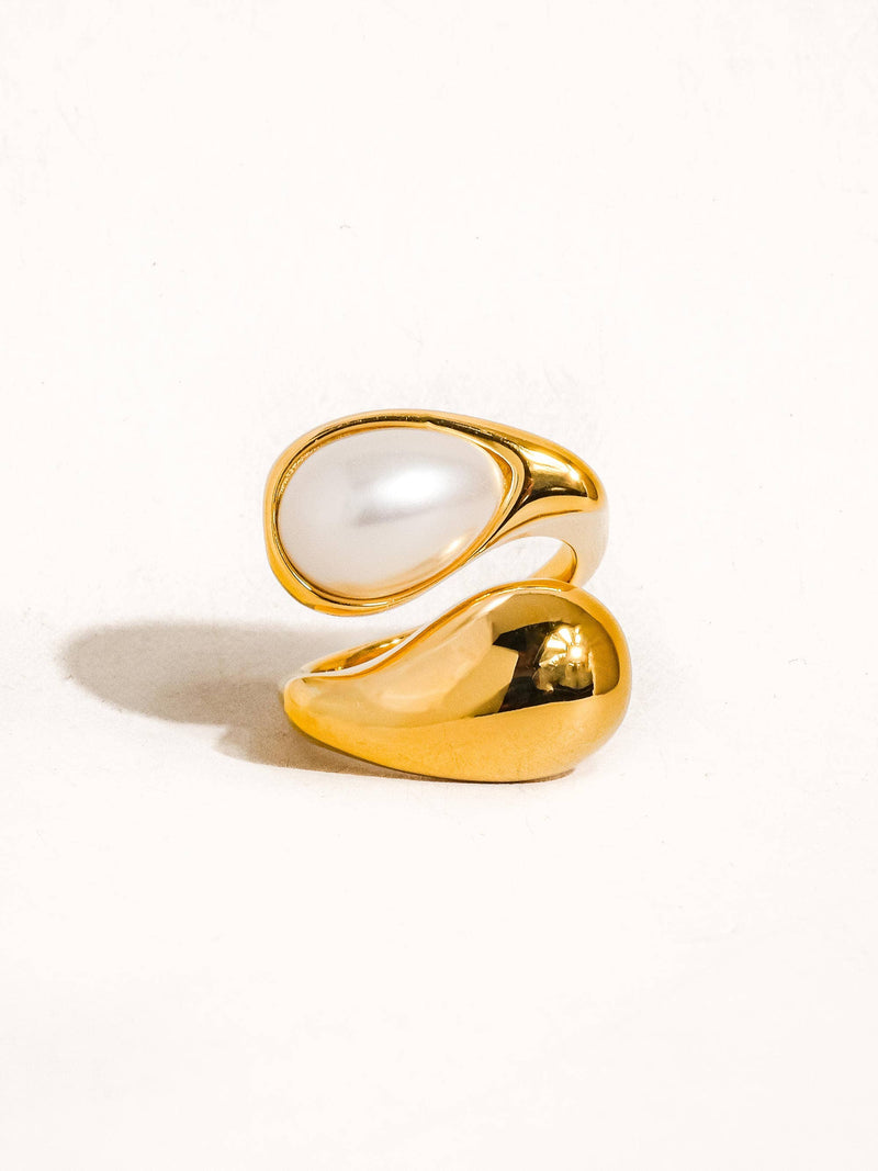 Sloan Pearl Wavy Ring