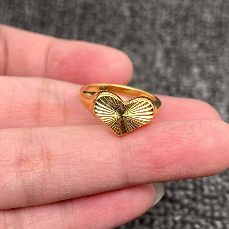 Ray Heart Ring